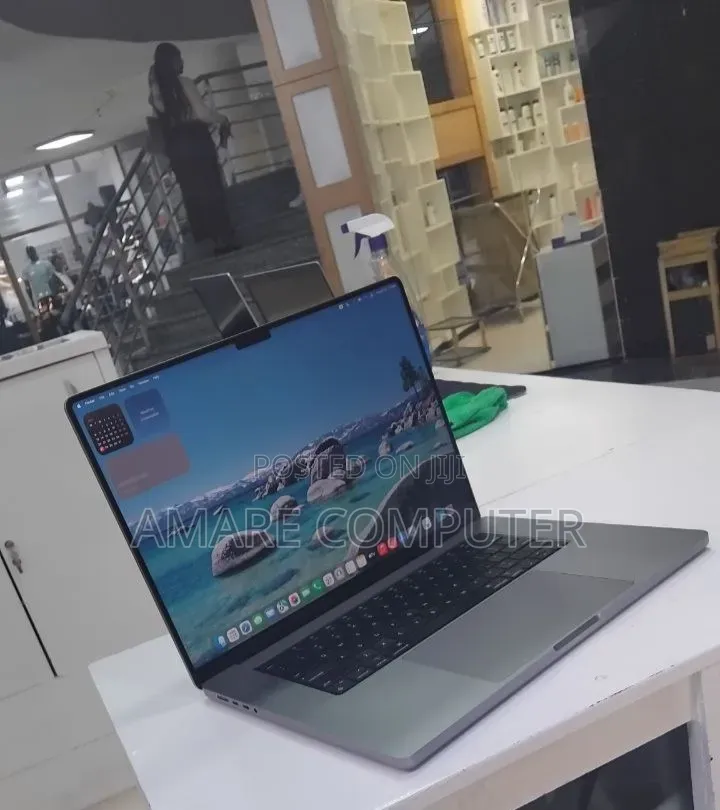 New Laptop Apple MacBook Pro 2021 M1 32GB Apple M1 Pro SSD 1T