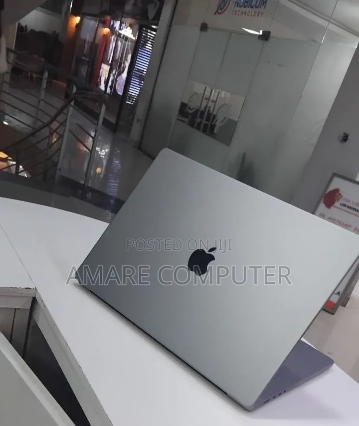 New Laptop Apple MacBook Pro 2021 M1 32GB Apple M1 Pro SSD 1T