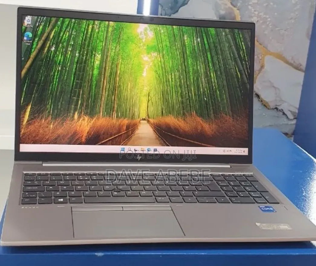 New Laptop HP ZBook Firefly G8 16GB Intel Core i7 SSD 512GB