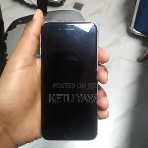 Apple iPhone 6s 32 GB Black