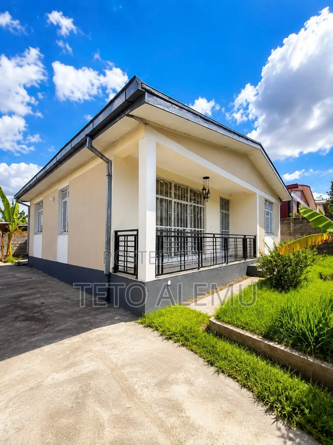 6bdrm Villa in 🏡 በአስቸኳይ የሚሸጥ የድሮ ቪላ, Bole for sale