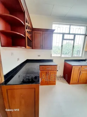 6bdrm Villa in 🏡 በአስቸኳይ የሚሸጥ የድሮ ቪላ, Bole for sale