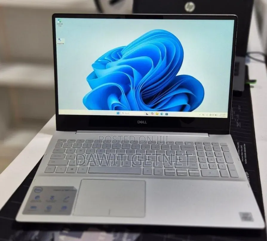 New Laptop Dell Inspiron 15 8GB Intel Core i5 SSD 256GB