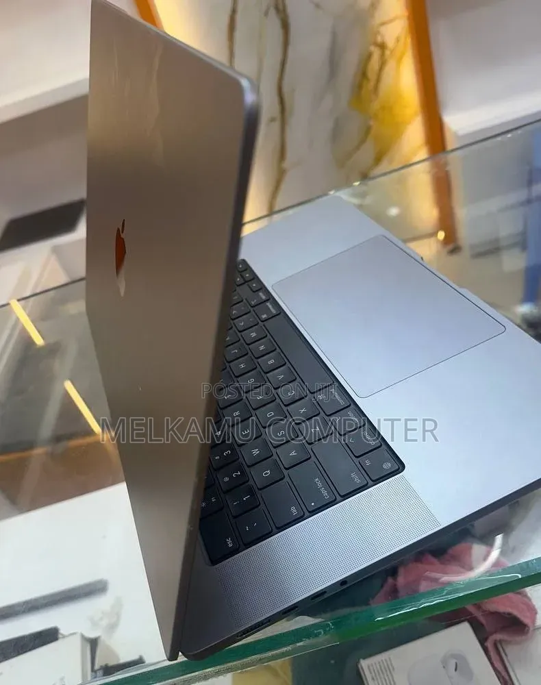 New Laptop Apple MacBook Pro 2020 M1 16GB Apple M1 SSD 512GB