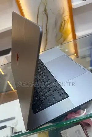 New Laptop Apple MacBook Pro 2020 M1 16GB Apple M1 SSD 512GB