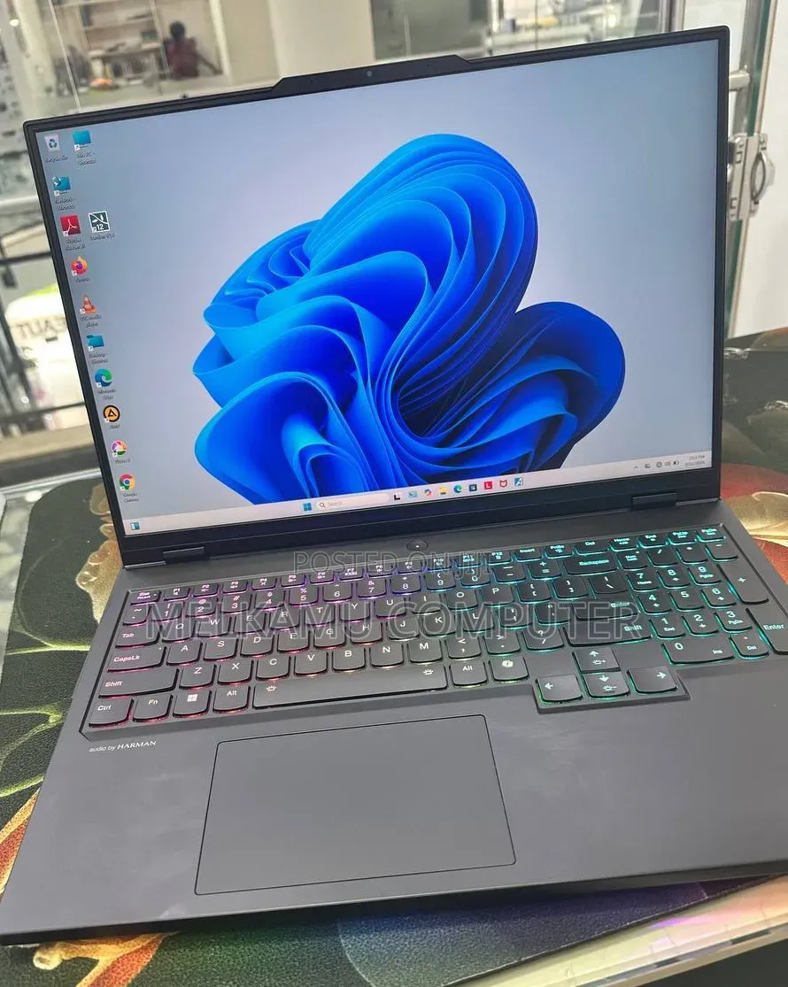New Laptop Lenovo Legion Pro 7 32GB Intel Core i9 SSD 1T