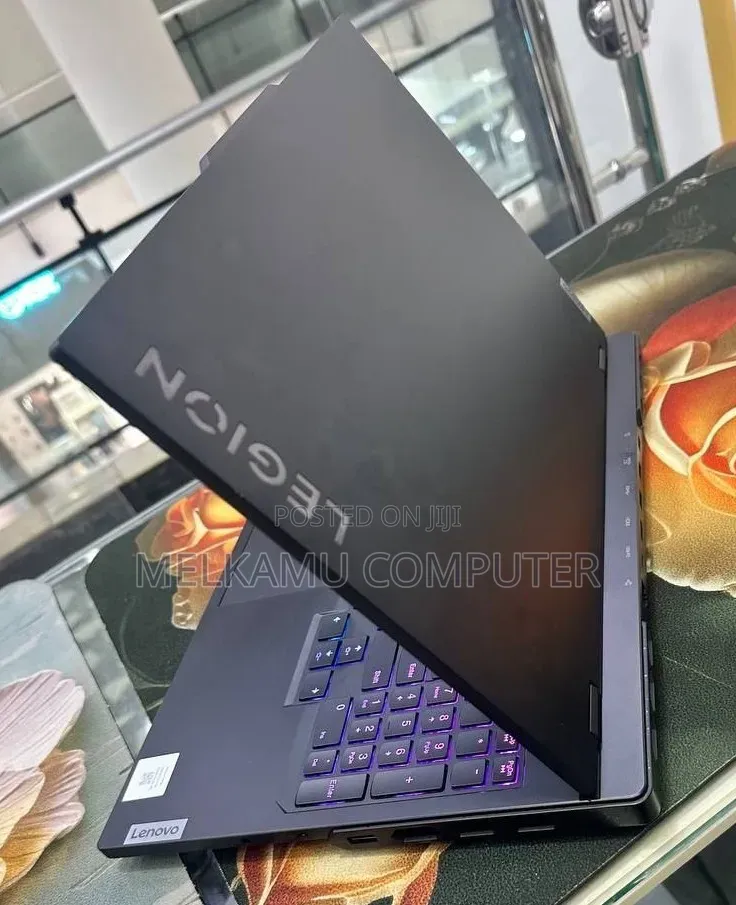 New Laptop Lenovo Legion Pro 7 32GB Intel Core i9 SSD 1T