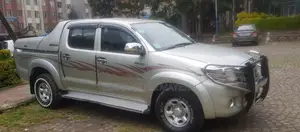 Toyota Hilux 2.5 D-4D 4X4 SRX 2012 Gray