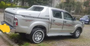 Toyota Hilux 2.5 D-4D 4X4 SRX 2012 Gray