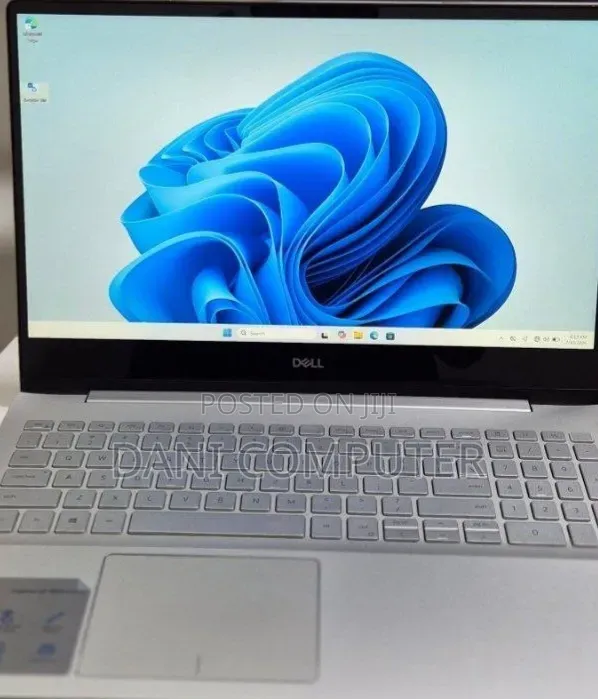 New Laptop Dell Inspiron 15 8GB Intel Core i5 SSD 256GB