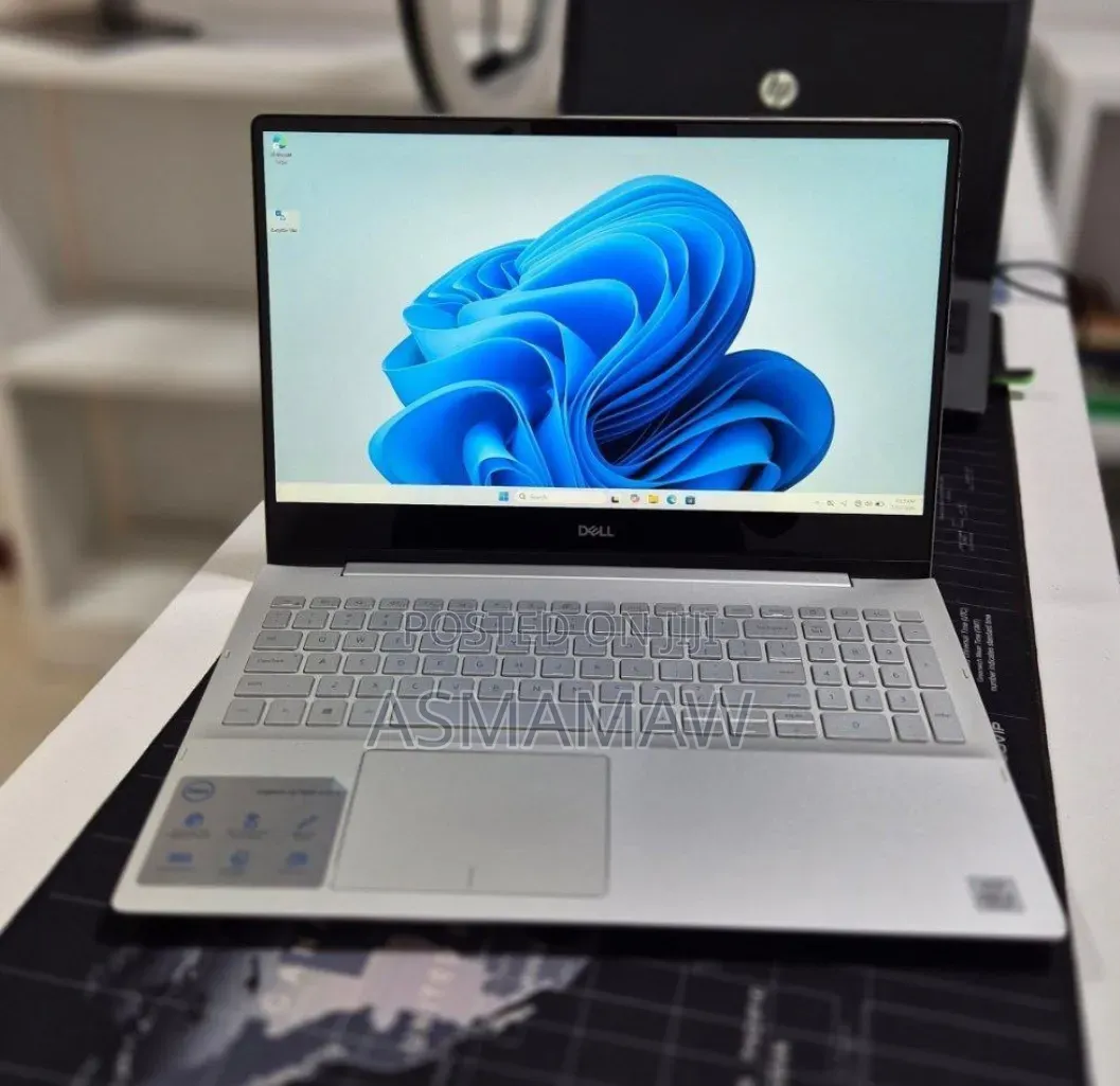 New Laptop Dell Inspiron 15 8GB Intel Core i5 SSD 256GB