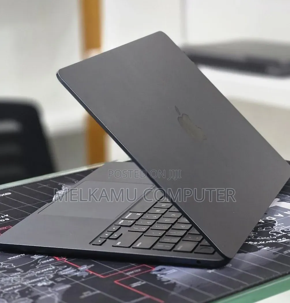 New Laptop Apple MacBook Air 2022 M2 8GB Apple M2 SSD 256GB