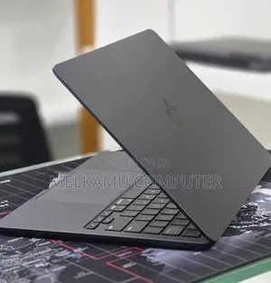 New Laptop Apple MacBook Air 2022 M2 8GB Apple M2 SSD 256GB