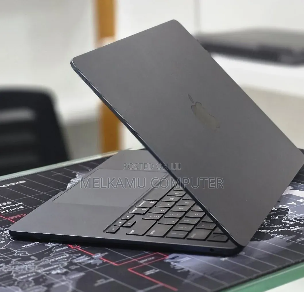 New Laptop Apple MacBook Air 2022 M2 8GB Apple M2 SSD 256GB