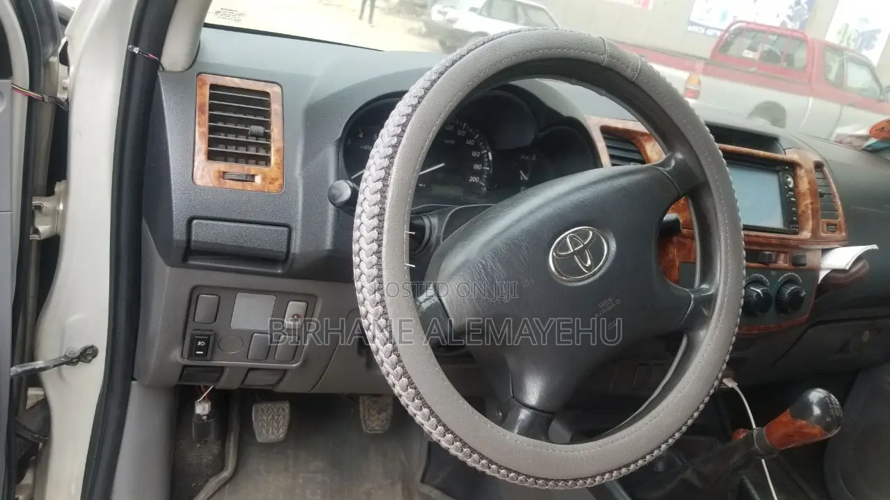 Toyota Hilux 2.5 D-4D 4X4 SRX 2012 Gray