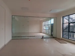 የንግድ ቤት ቁልፍ ሽያጭ ማስታወቂያ