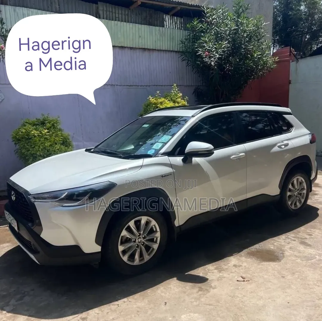 Toyota Corolla Cross Hybrid 2023 White
