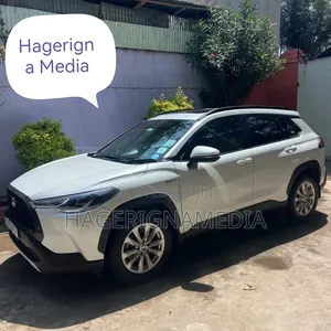 Toyota Corolla Cross Hybrid 2023 White