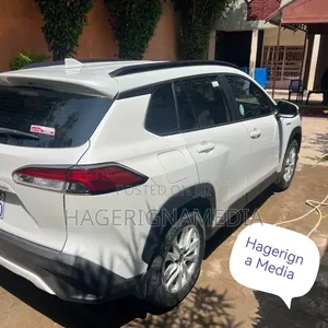 Toyota Corolla Cross Hybrid 2023 White