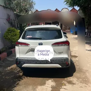 Toyota Corolla Cross Hybrid 2023 White