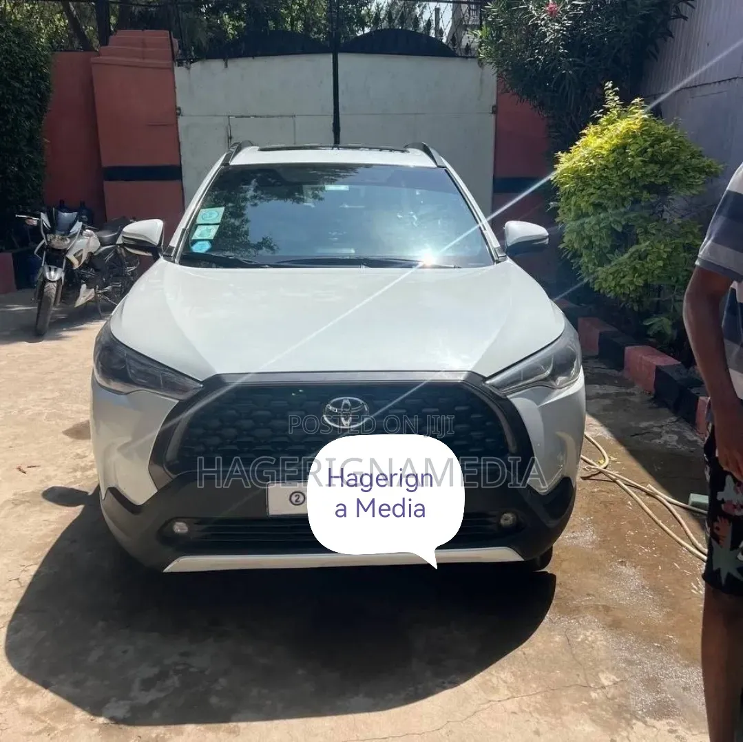 Toyota Corolla Cross Hybrid 2023 White