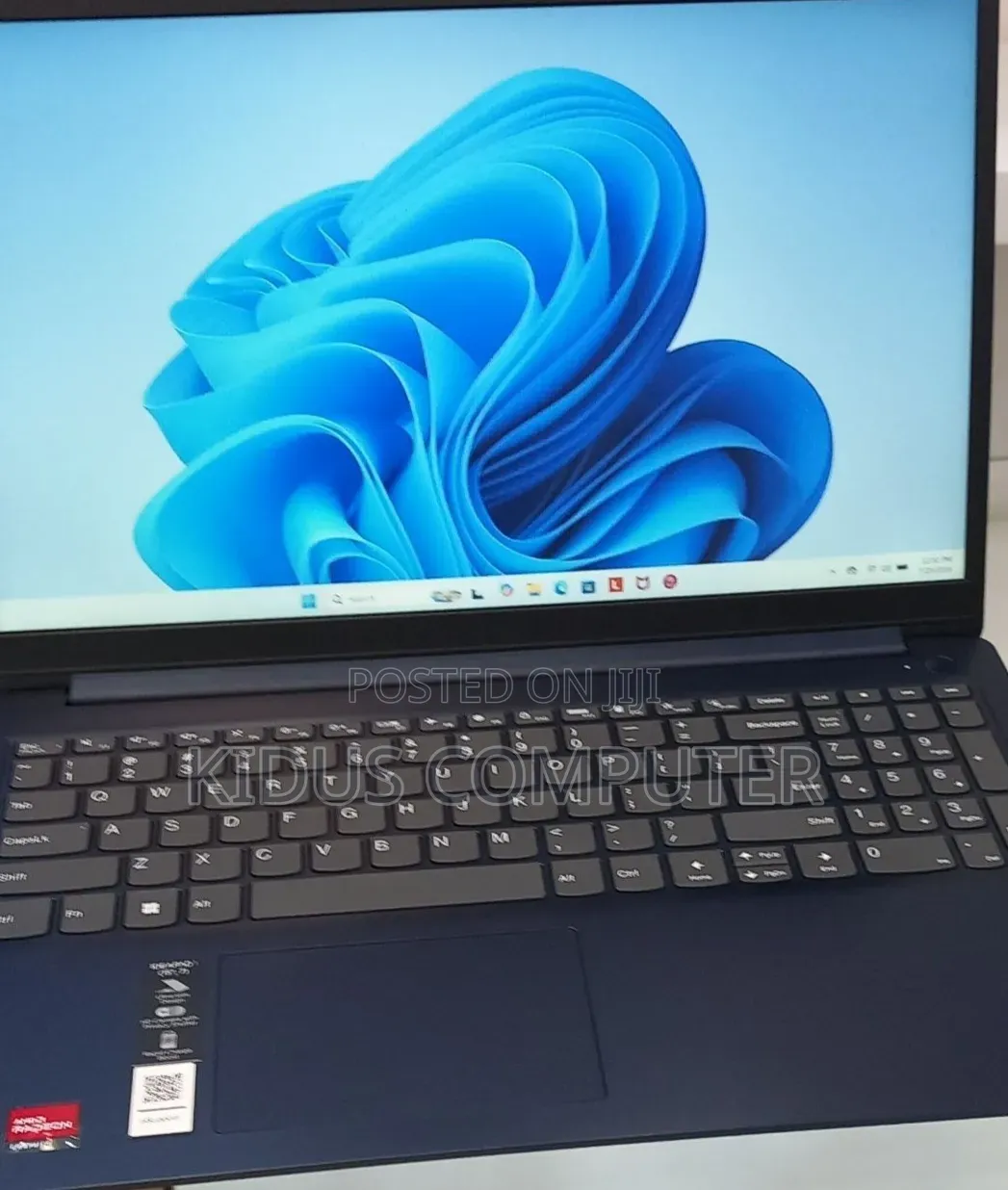 New Laptop Lenovo Ideapad 3 8GB AMD Ryzen 5 SSD 256GB