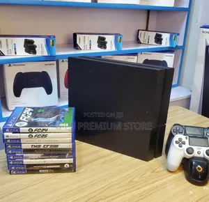 Ps 4 Dubai Used 2joystick and 6 Game