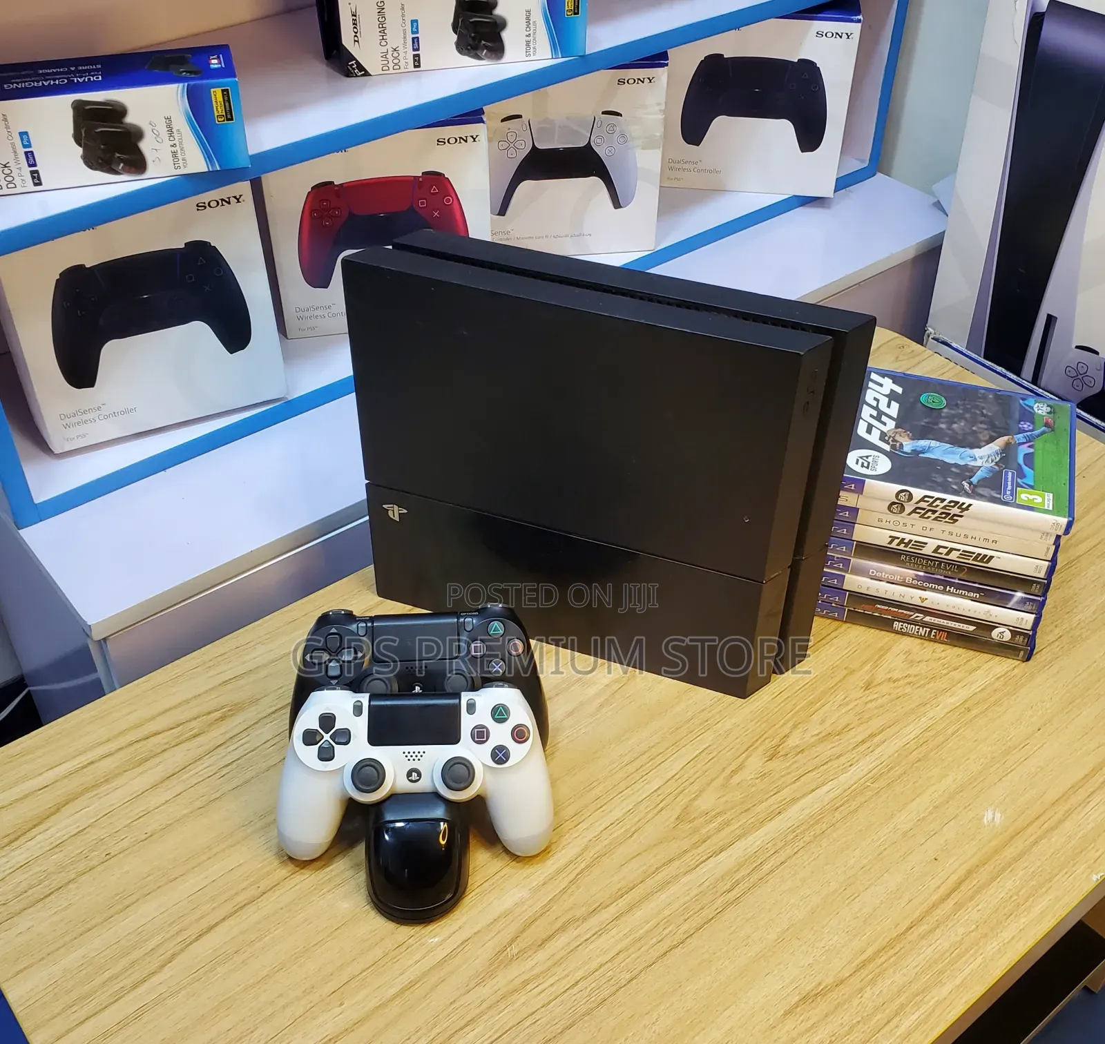 Ps 4 Dubai Used 2joystick and 6 Game