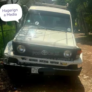 Toyota Land Cruiser 2002 White