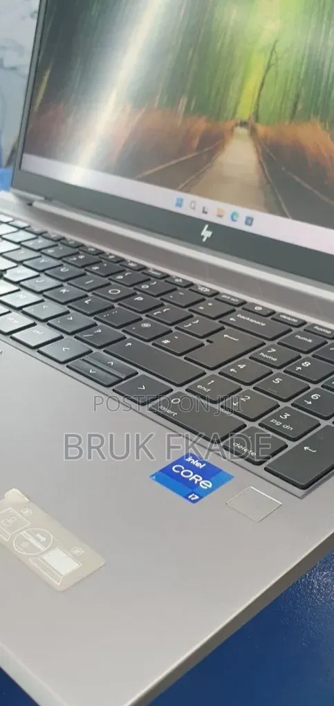 New Laptop HP ZBook Firefly 15 G7 16GB Intel Core i7 SSD 512GB
