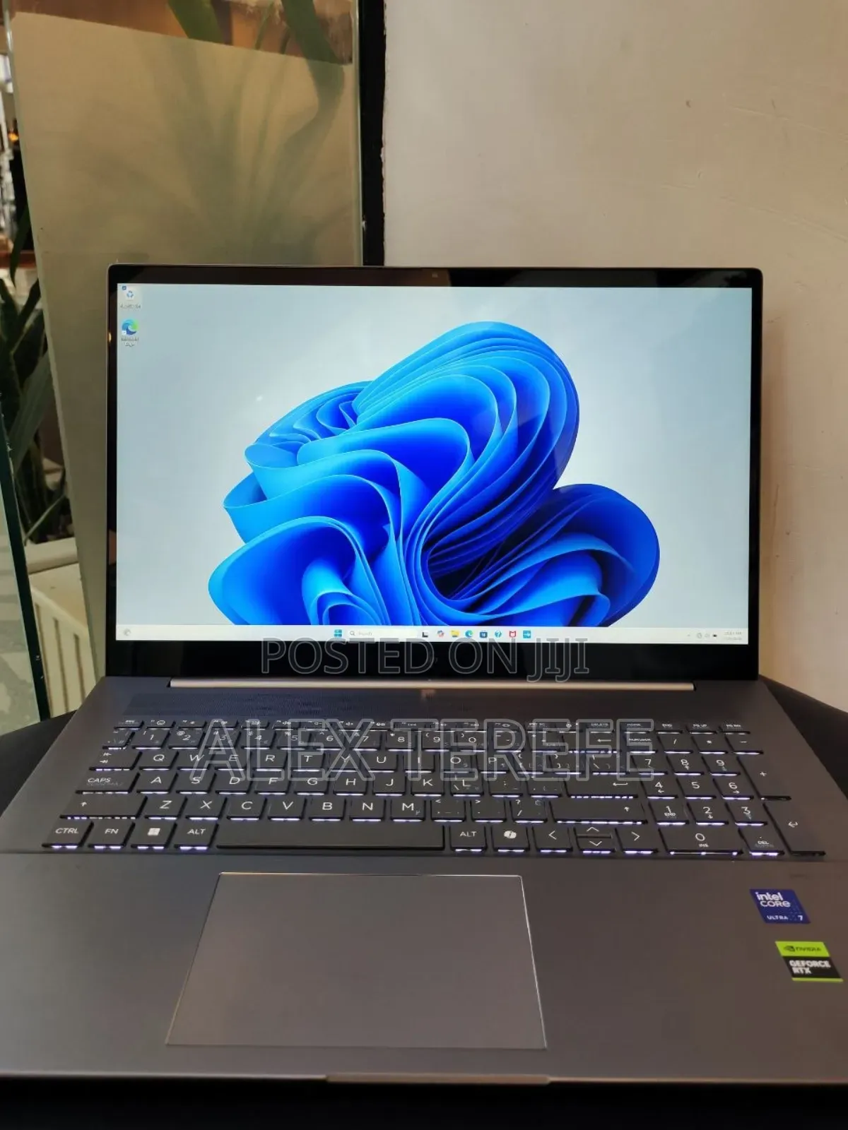 New Laptop HP Omen 15 16GB Qualcomm Snapdragon X Plus SSD 1T