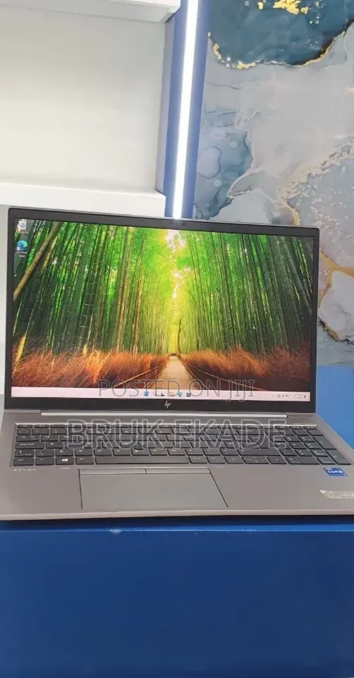 New Laptop HP ZBook Firefly 15 G7 16GB Intel Core i7 SSD 512GB
