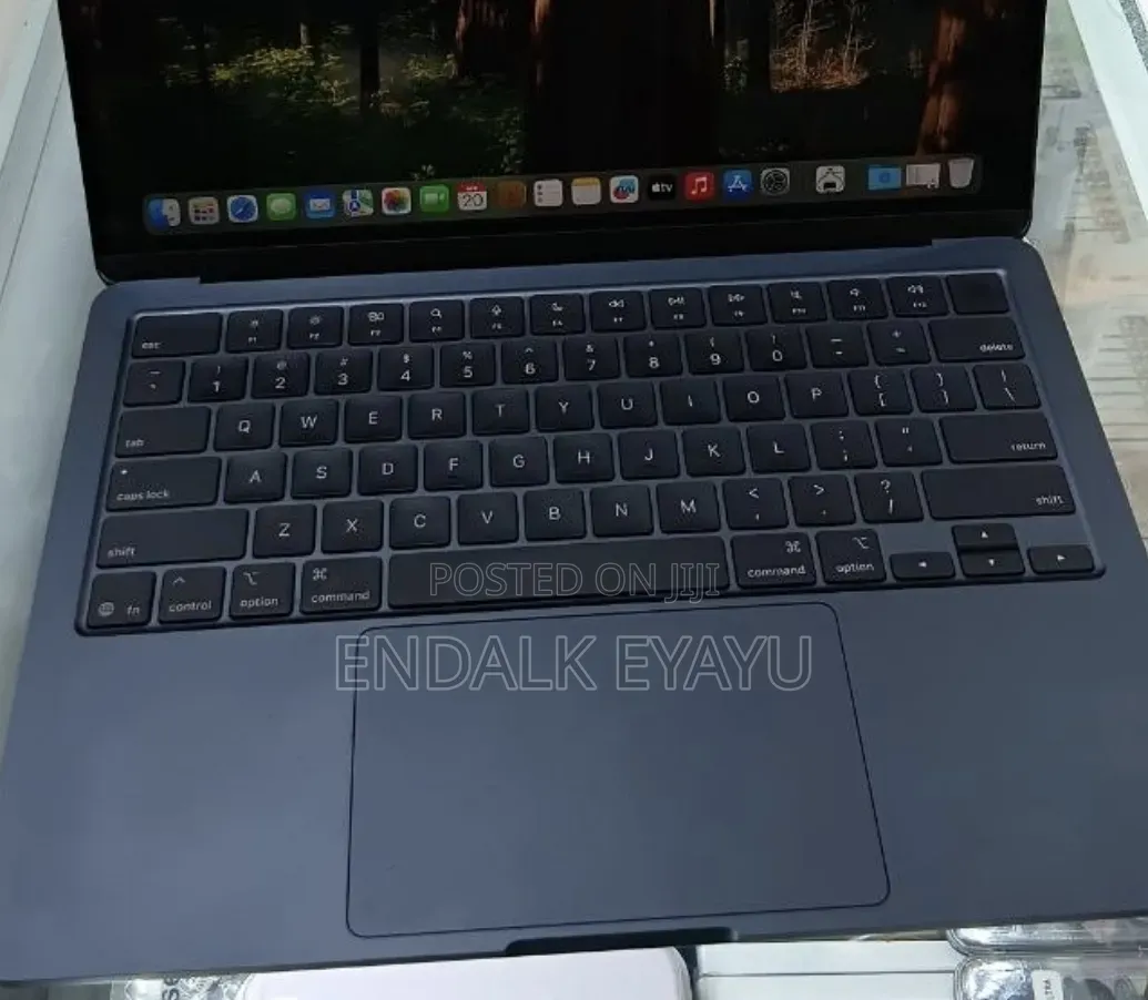 New Laptop Apple MacBook Air 2025 M4 16GB Apple M4 SSD 256GB