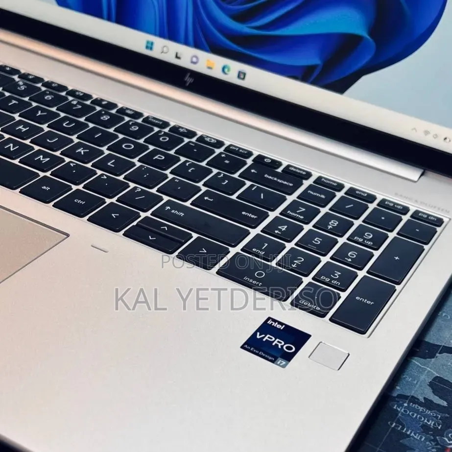 New Laptop HP EliteBook 860 G10 32GB Intel Core i7 SSD 1T