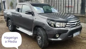 Toyota Hilux 2016 Gray