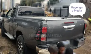 Toyota Hilux 2016 Gray