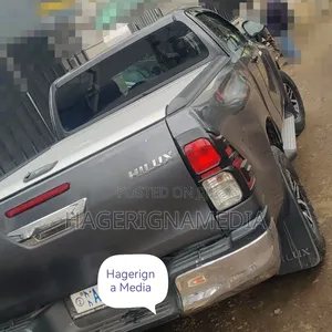 Toyota Hilux 2016 Gray
