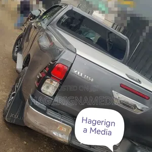 Toyota Hilux 2016 Gray
