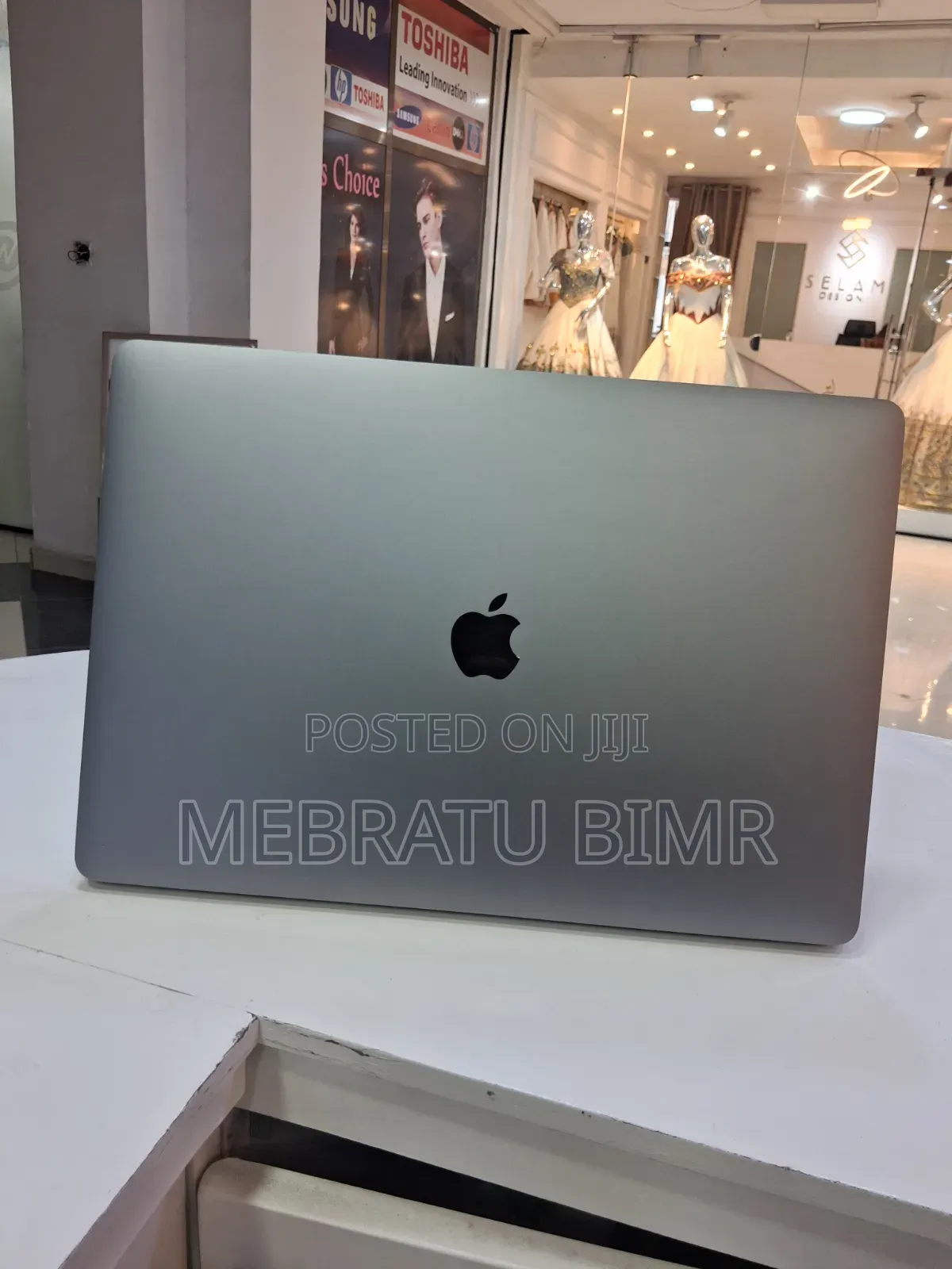 New Laptop Apple MacBook Pro 2017 16GB Intel Core i7 SSD 512GB