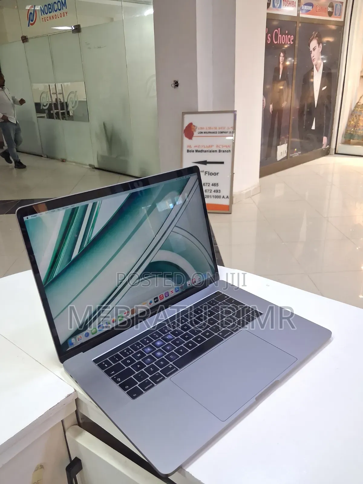 New Laptop Apple MacBook Pro 2017 16GB Intel Core i7 SSD 512GB