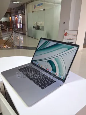 New Laptop Apple MacBook Pro 2017 16GB Intel Core i7 SSD 512GB