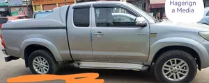 Toyota Hilux 2015 Silver