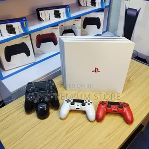 Update Ps4 Pro (1TB) AND 2 ORIGINAL JOYSTICK