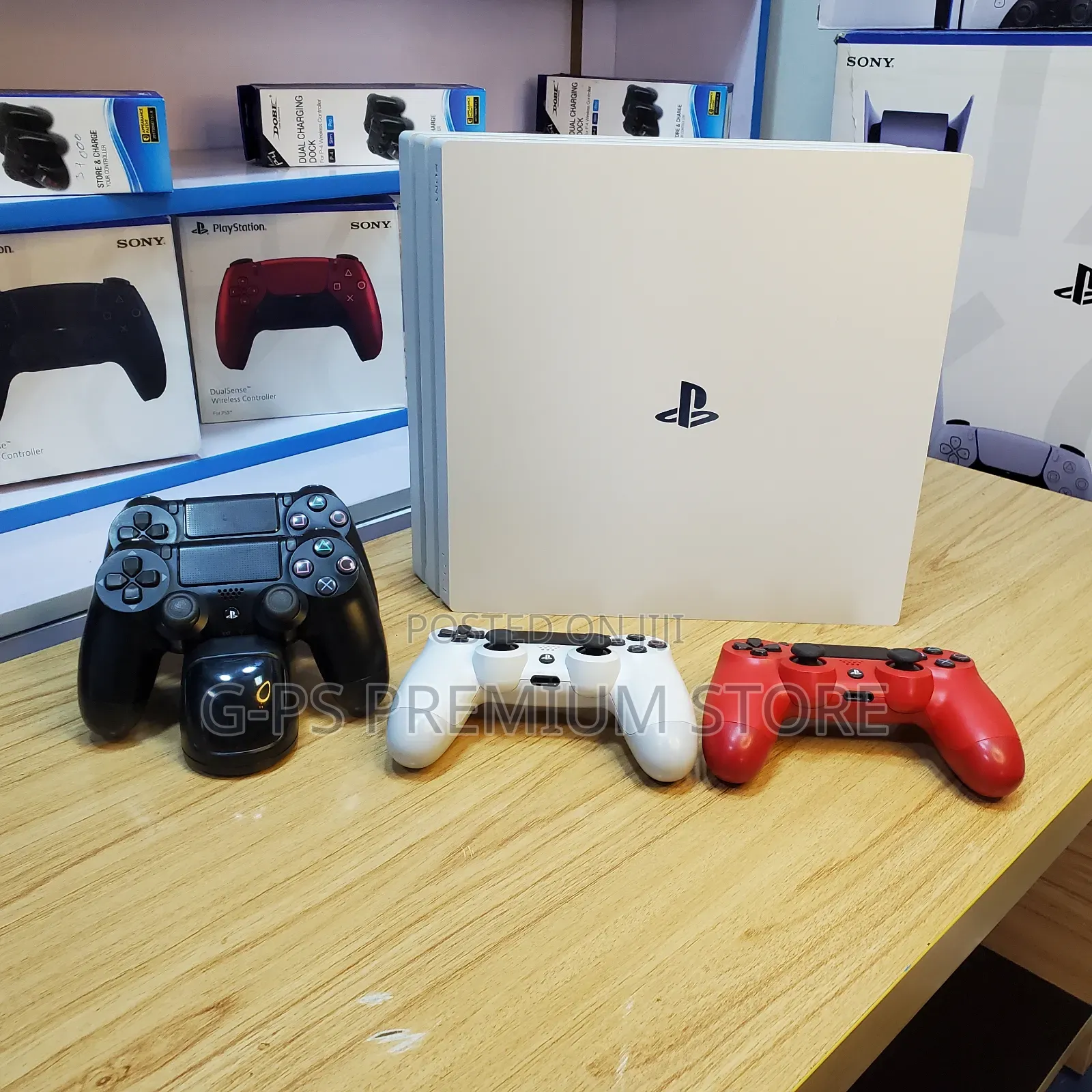 Update Ps4 Pro (1TB) AND 2 ORIGINAL JOYSTICK