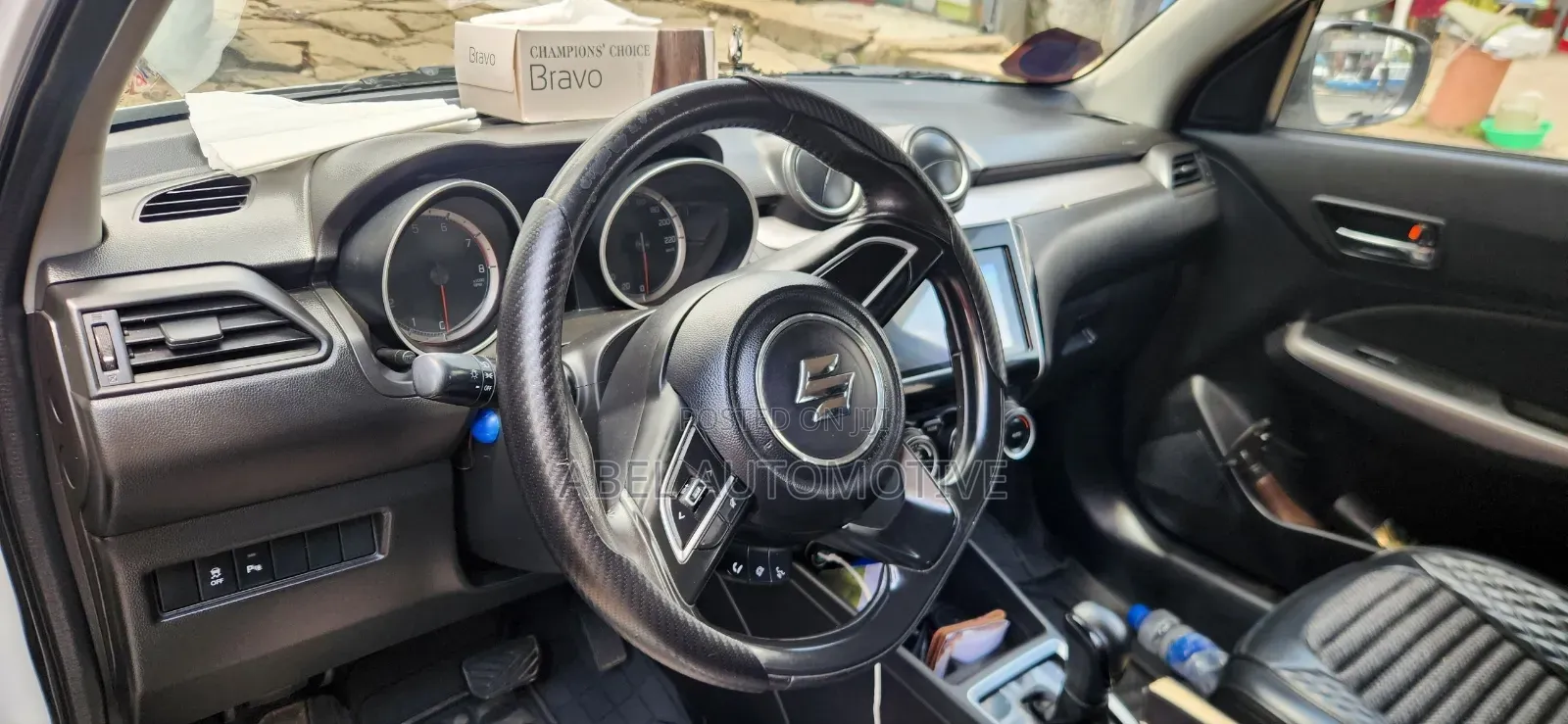 Suzuki Swift 2022 White