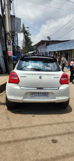Suzuki Swift 2022 White