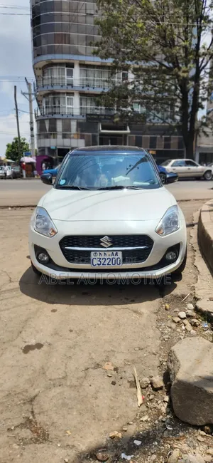 Suzuki Swift 2022 White