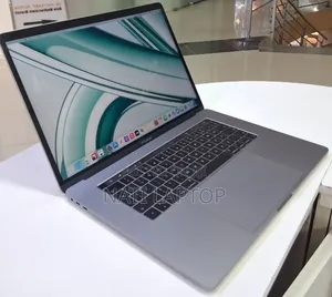 New Laptop Apple MacBook Pro 2017 16GB Intel Core i7 SSD 512GB