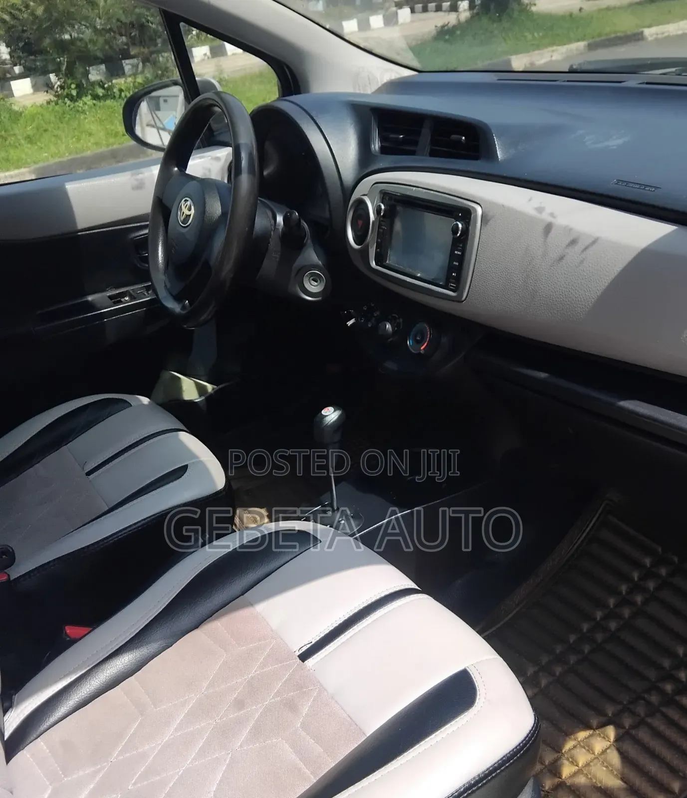 Toyota Yaris 2012