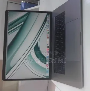 New Laptop Apple MacBook Pro 2017 16GB Intel Core i7 SSD 512GB